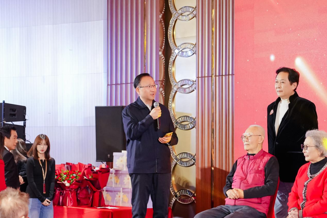 尊老敬贤传美德，德艺双馨映重阳——2025“重阳节百花敬老”在京举行