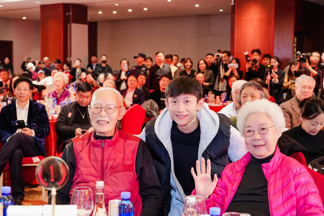 尊老敬贤传美德，德艺双馨映重阳——2025“重阳节百花敬老”在京举行