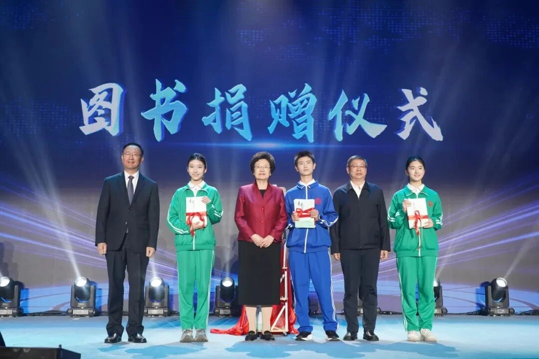 “未来讲堂——‘颂中华文脉·育鸿志少年’经典诵读会”在南昌举办