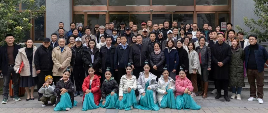 党性锤炼映初心 关注弱势群体《小手牵大手·养老助残公益行》 ——少儿委开展“党的光辉耀中国”主题党日活动 党性锤炼映初心 关注弱势群体《小手牵大手·养老助残公益行》 ——少儿委开展“党的光辉耀中国”主题党日活动