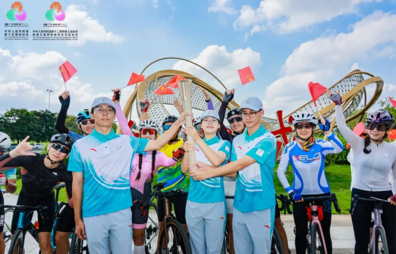 15회 전국체육대회  성화와 성화봉이 황푸에서 공개됐다!