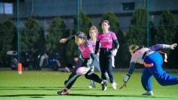 北大这群青年用橄榄球接力“乒乓外交”