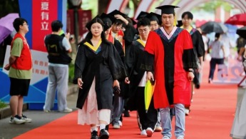 上海立达学院举行2025届毕业典礼暨学士学位授予仪式