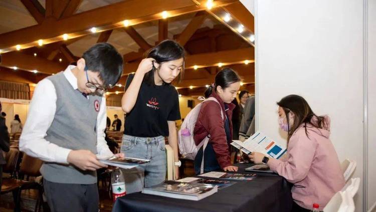 第十七届国际名校来了择校展丨上海市燎原双语学校受邀出席 招生官一对一现场指导