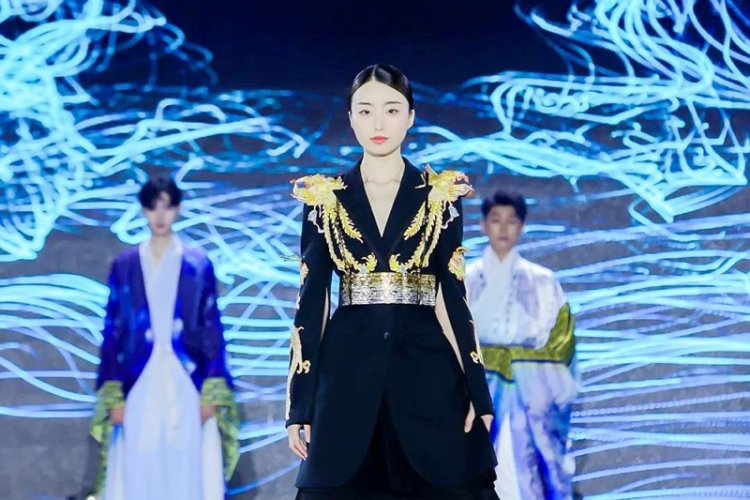 第十三届国际大学生时尚设计盛典在燕京理工学院举办 4.3万件作品共绘全球青年创意