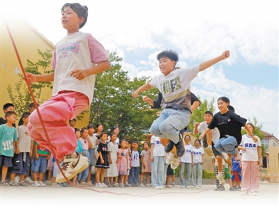 首批体育促进青少年身心健康试点——在汗水中收获健康与快乐