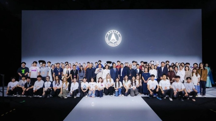 燕京理工学院学生作品亮相中国国际大学生时装周