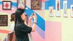 儿童艺术作品绽放“同样的光芒”