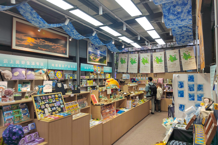 青春创意点亮昆明！昆明城市学院毕业作品展诠释学子与城市的双向奔赴_fororder_002