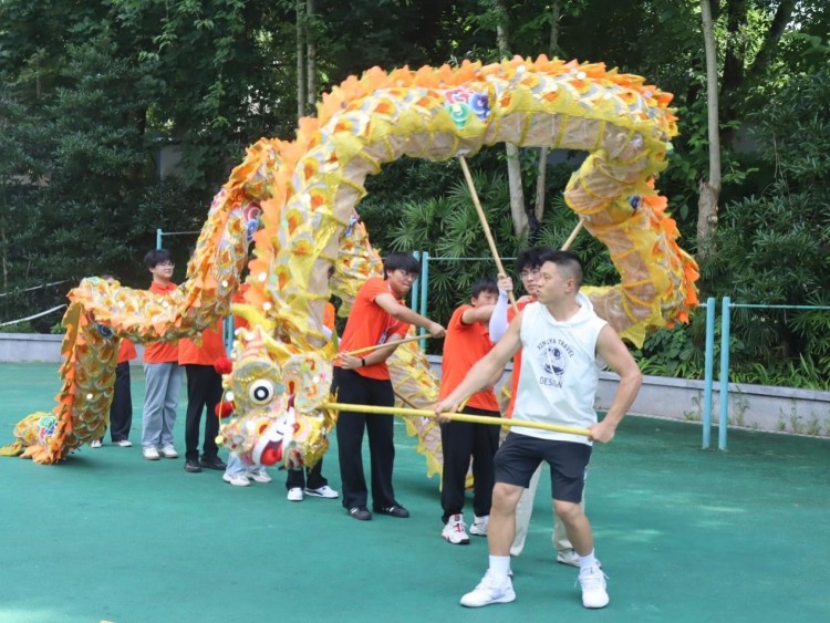 重庆城市科技学院：科技“焕新”非遗 数智燃动火龙_fororder_1