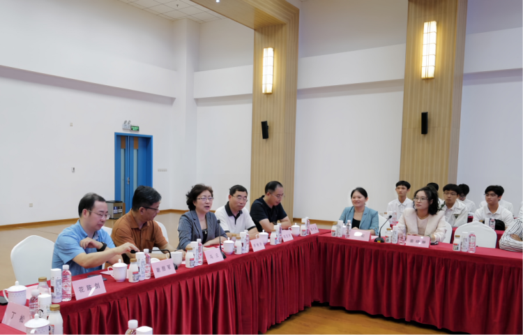 【2025级新生开学第一课】走进百年老字号 奔向光明新未来丨上海立达学院新生探秘光明乳业华东中心工厂_fororder_22