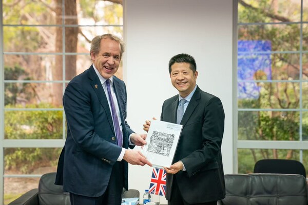 曼彻斯特大学校长邓肯•伊维森访华 聚焦校际合作与校友情谊