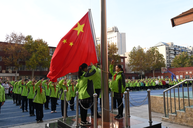 石家庄市东风西路小学爱国主义教育“弘扬抗美援朝精神 致敬最可爱的人”升旗仪式 石家庄市东风西路小学爱国主义教育“弘扬抗美援朝精神 致敬最可爱的人”升旗仪式