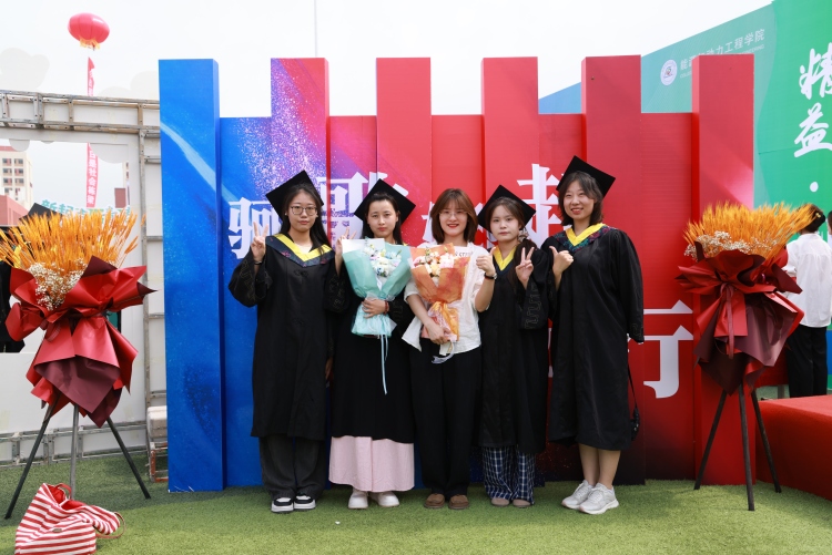 银川科技学院隆重举行2025年毕业典礼暨学位授予仪式