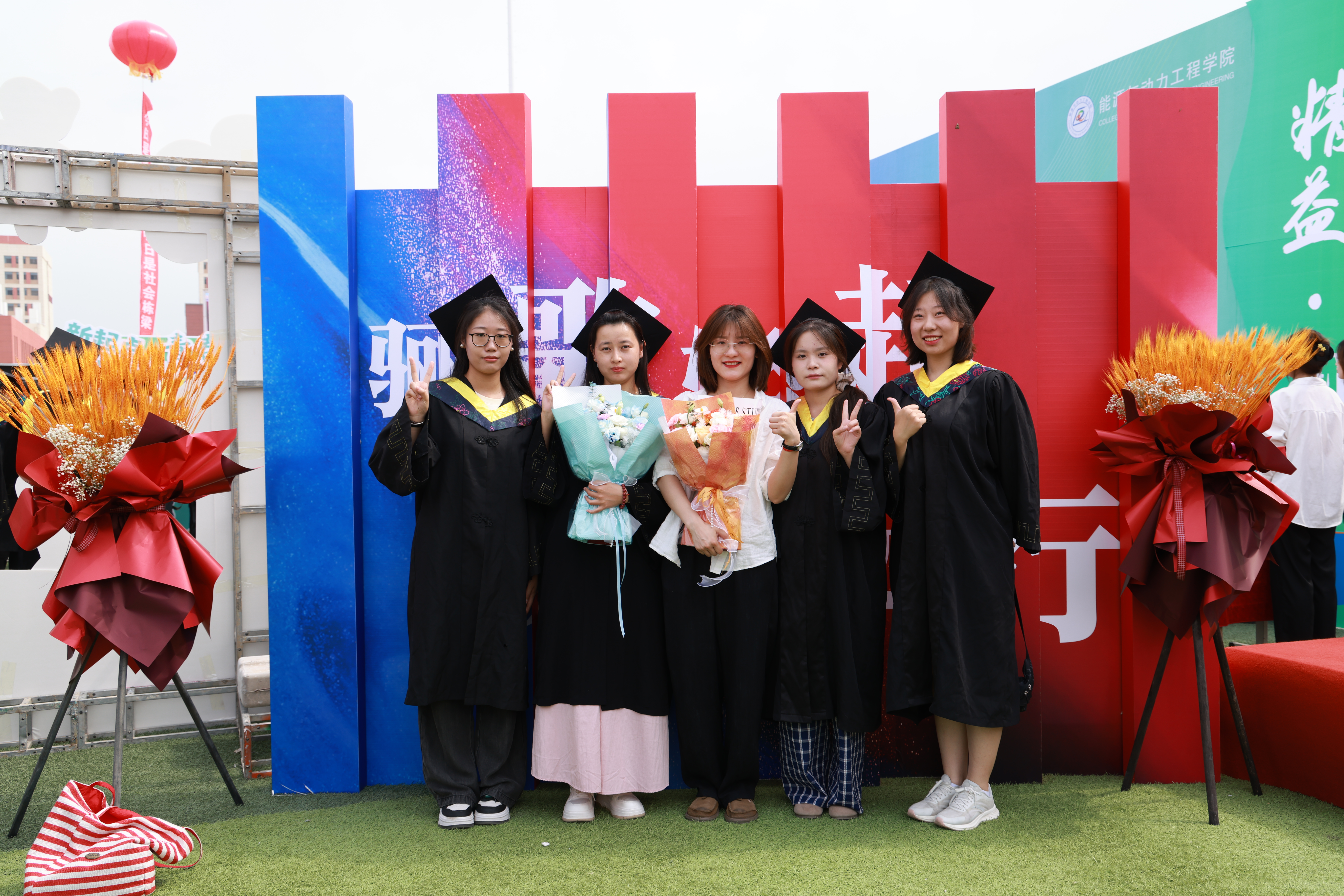 银川科技学院隆重举行2025年毕业典礼暨学位授予仪式