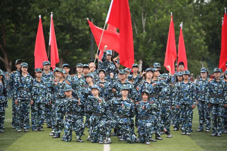首都师范大学科德学院2025级军训闭营 新生展风采青春铸荣光_fororder_36