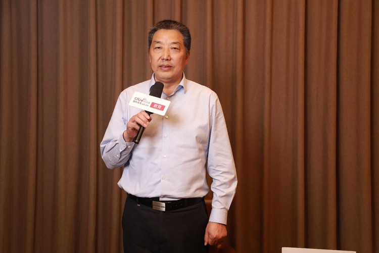 周鹏：数字化赋能教育新赛道 共绘基础教育未来蓝图