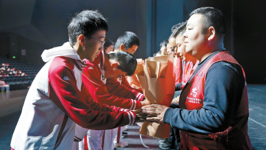 武当山下的主题教育课