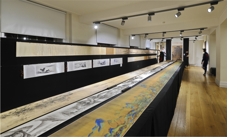 《春回大地》中英艺术交流展开幕 促进多元文化融合_fororder_南岸大学中医孔子学院展厅照片.JPG