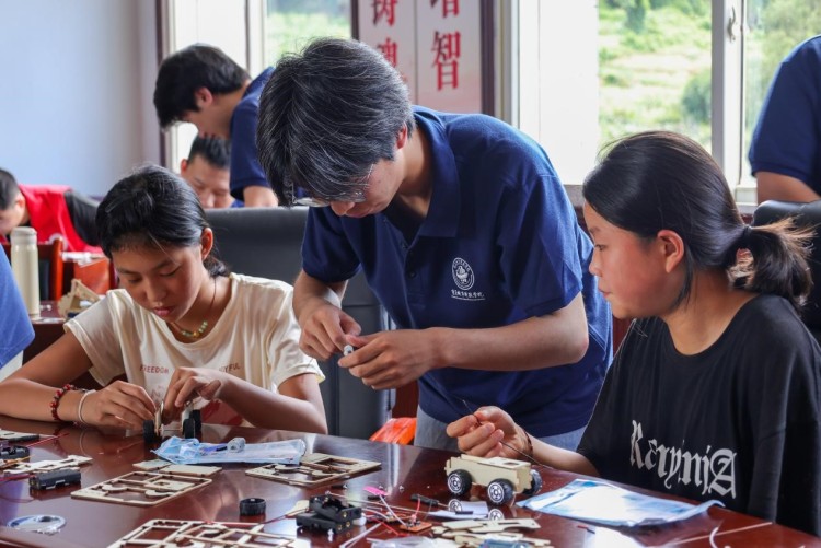 重庆城市科技学院：镜头定格岁月 科普点燃梦想_fororder_3