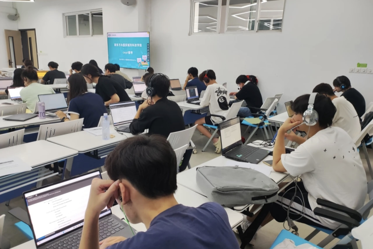 重庆城科双校区启动雅思测试 多重奖学金助学子留学_fororder_2
