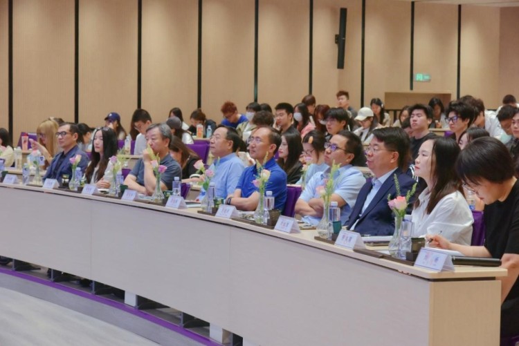 全球商业视野与新商科教育高质量发展论坛落幕_fororder_1