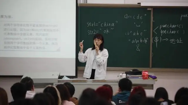长春电子科技学院：优化课程结构 提升人才培养质量