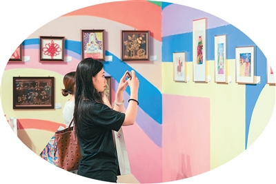 儿童艺术作品绽放“同样的光芒”