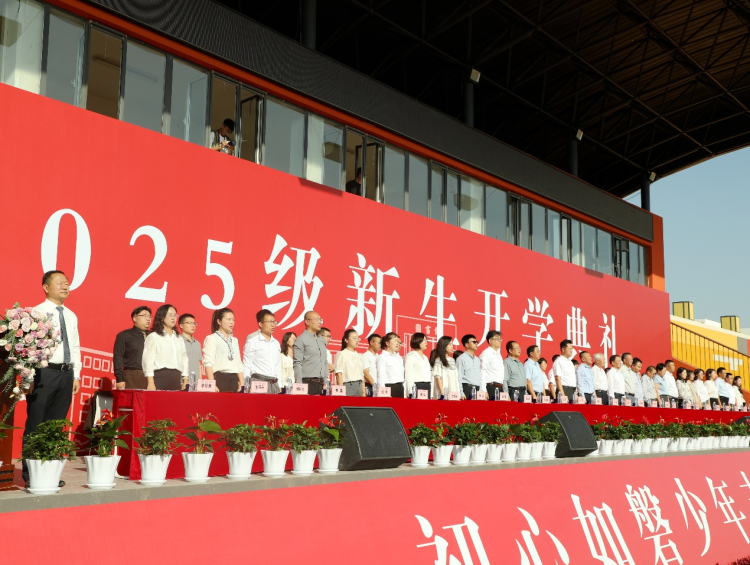 银川科技学院举行2025级新生开学典礼_fororder_图片15
