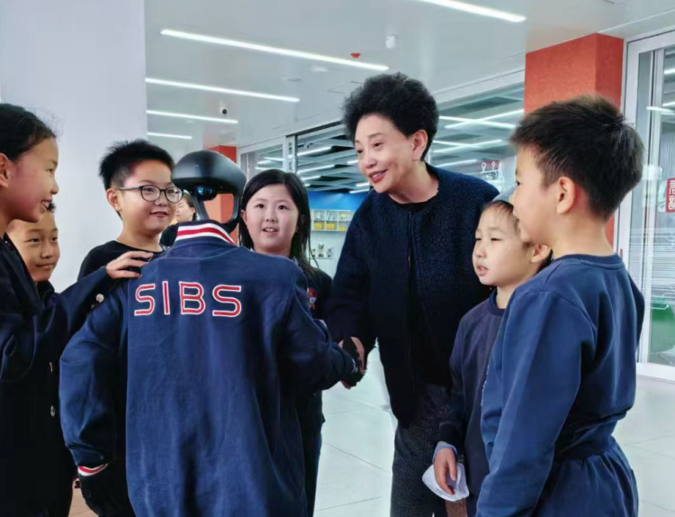 校园科技节上 君诚学子用科技点亮梦想_fororder_6