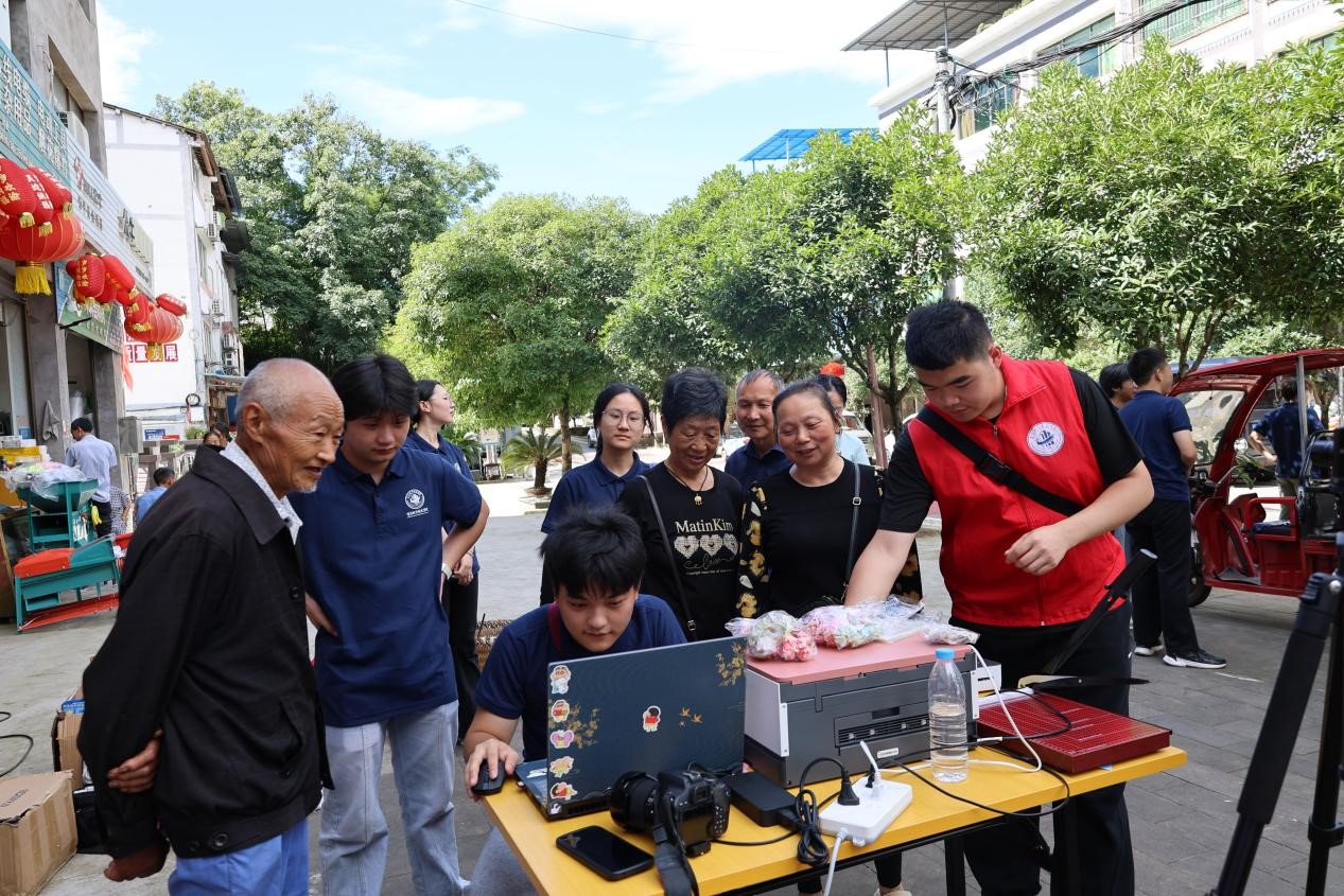 重庆城市科技学院：镜头定格岁月 科普点燃梦想_fororder_2