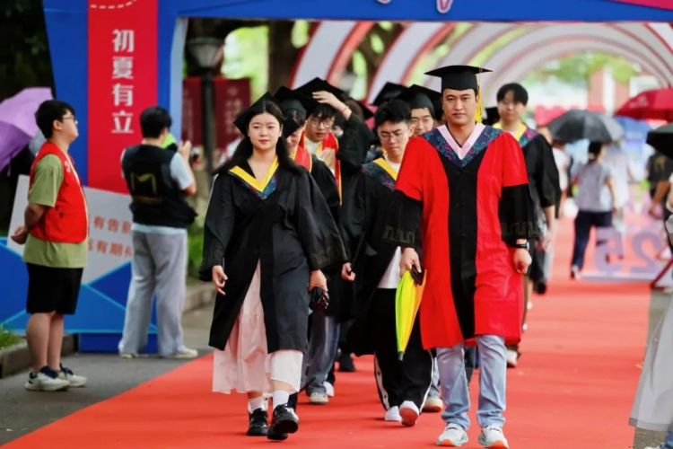 上海立达学院举行2025届毕业典礼暨学士学位授予仪式_fororder_image001
