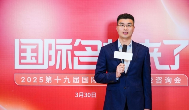 第十九届名校来了择校展丨专访上海宏润博源高级中学助理校长王伟_fororder_1