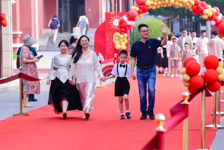 爱迪幼儿园毕业典礼｜以爱相伴 见证成长_fororder_1