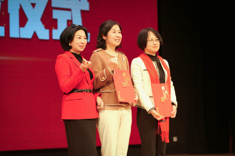 “商韵新程，法耀华年”——中国政法大学商学院&MBA中心2025年元旦晚会璀璨落幕
