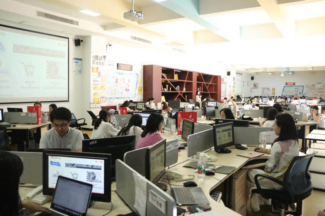 重庆城市科技学院举办技术革命与产业变革研讨会暨数字经济背景下大数据应用与数据治理高级研修班_fororder_9