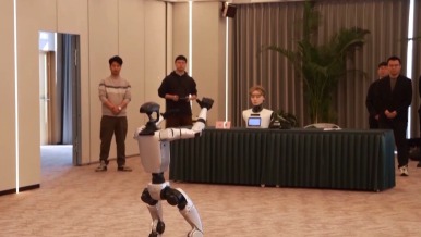 当中学生与AI“人机辩论” 到底谁赢了？