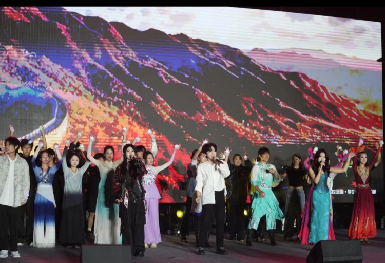 首都师范大学科德学院隆重举办2025年迎新晚会暨第十五届“金十月”社团文化艺术节开幕式_fororder_33
