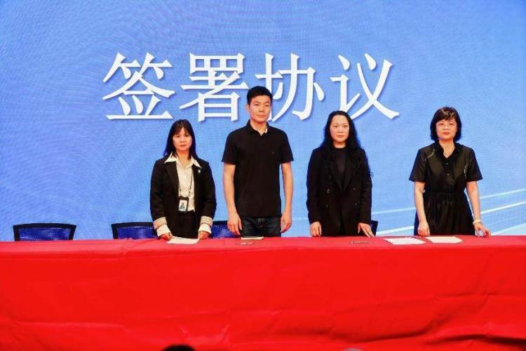 华珠举办首届低空经济论坛 广传低空经济研究院揭牌成立