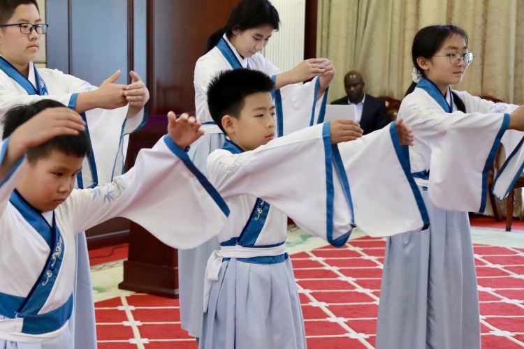 中国青少年“外交课堂”燃动尼日利亚驻华大使馆_fororder_微信图片_2025-07-22_141407_861