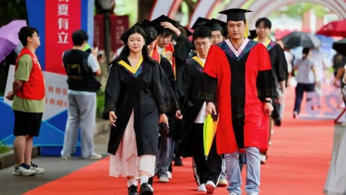 上海立达学院举行2025届毕业典礼暨学士学位授予仪式