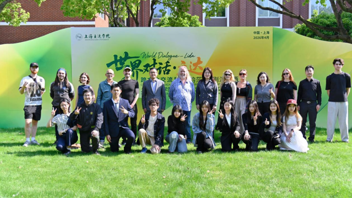 上海立达学院与英国剑桥莎士比亚戏剧节剧团开展文化交流活动