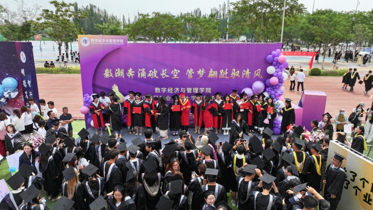 银川科技学院隆重举行2025年毕业典礼暨学位授予仪式