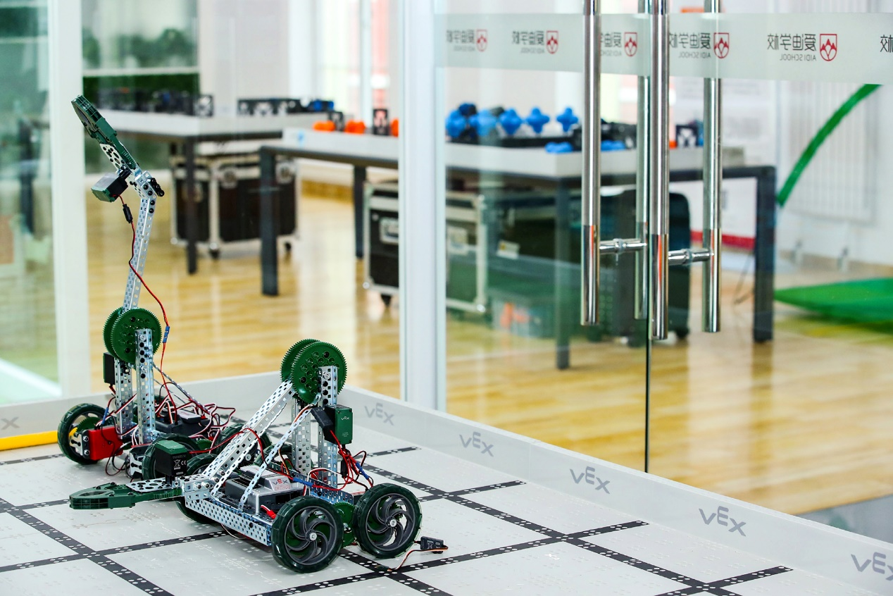 北京爱迪学校连续6年斩获牛剑录取 探秘这所学校凭什么？_fororder_.2