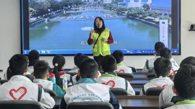 广州市荔湾区教育系统推进"行走的思政课"实践活动