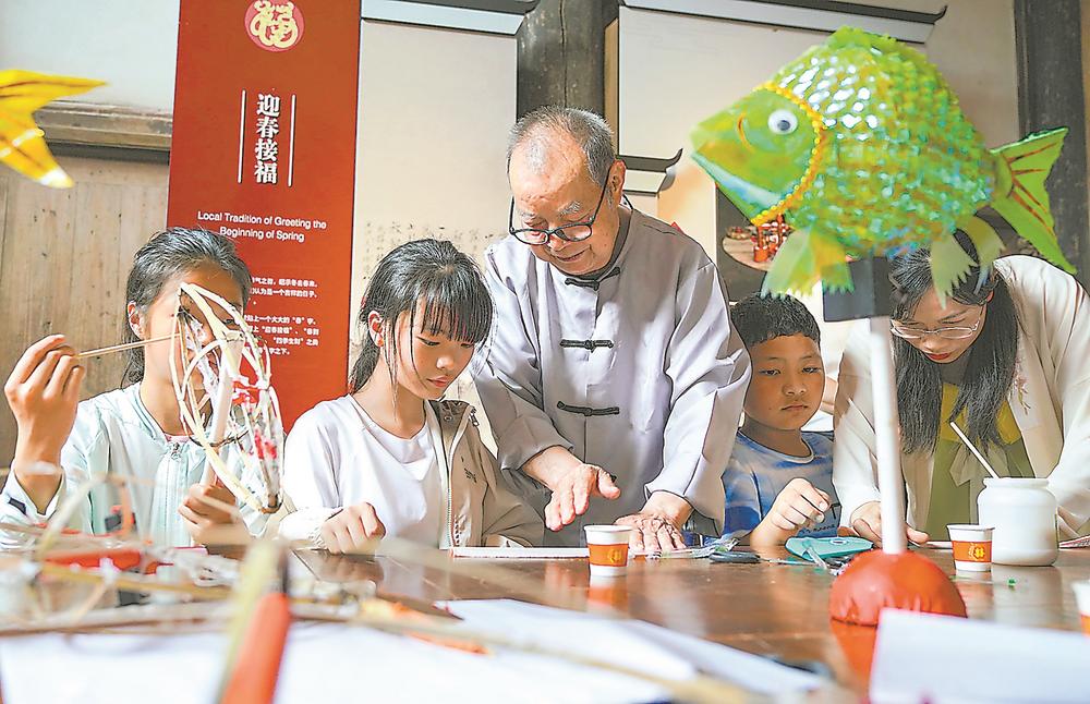 三明泰宁：非遗唱主角 古城更热闹