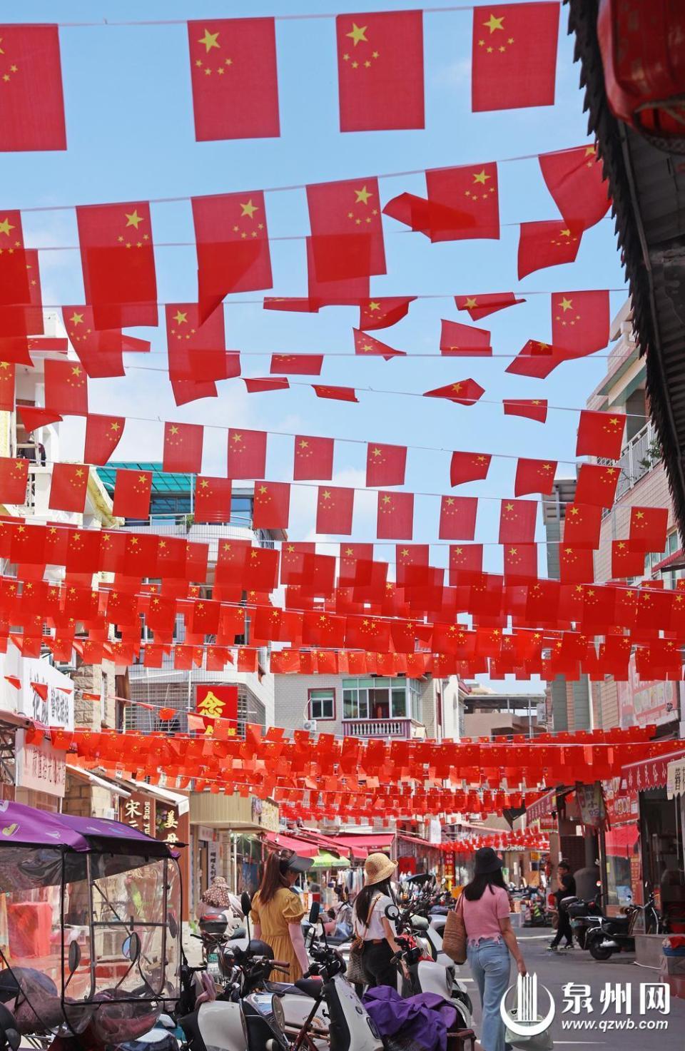 泉州：满城中国红 盛装迎国庆
