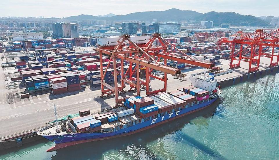 “丝路海运”电商快线集装箱吞吐量突破10万标箱