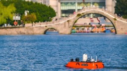 福州：西湖来了高科技“护水团” 全方位织密水质监测网