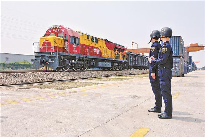 前10个月厦门港海铁联运业务创新高